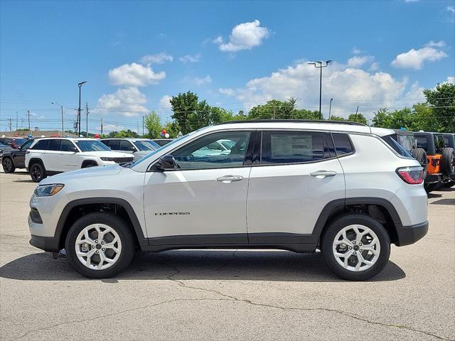 2025 Jeep Compass COMPASS LATITUDE 4X4