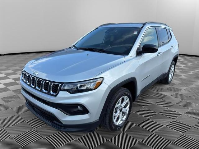 2025 Jeep Compass COMPASS LATITUDE 4X4