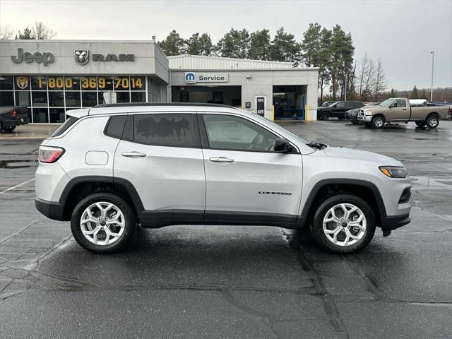 2025 Jeep Compass COMPASS LATITUDE 4X4