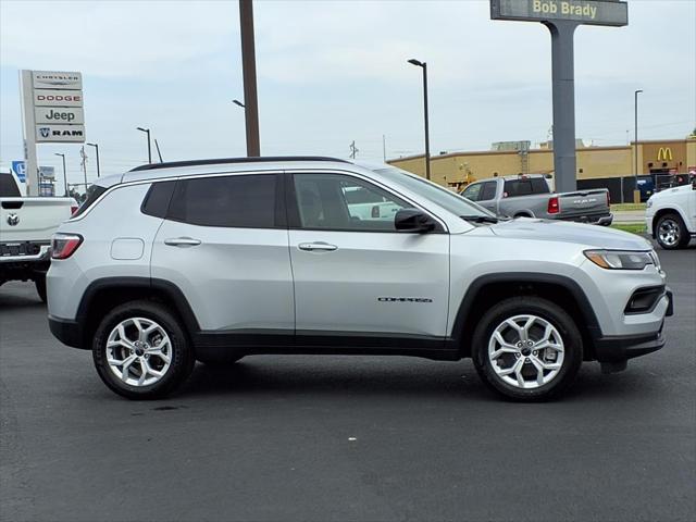 2025 Jeep Compass COMPASS LATITUDE 4X4