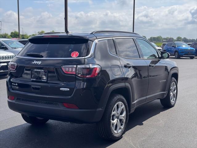 2025 Jeep Compass COMPASS LATITUDE 4X4