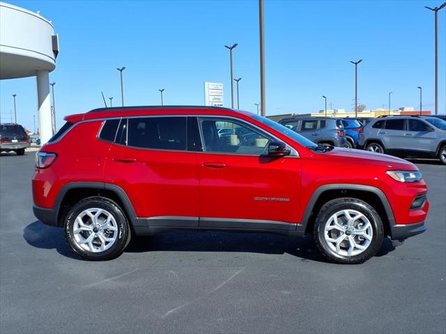 2025 Jeep Compass COMPASS LATITUDE 4X4