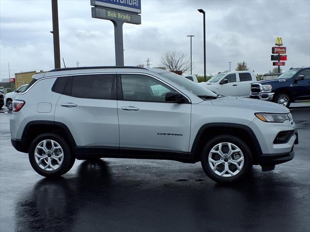 2025 Jeep Compass COMPASS LATITUDE 4X4