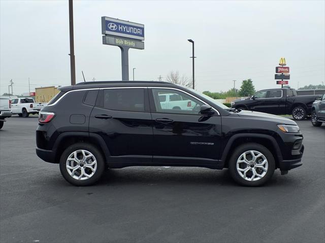 2025 Jeep Compass COMPASS LATITUDE 4X4