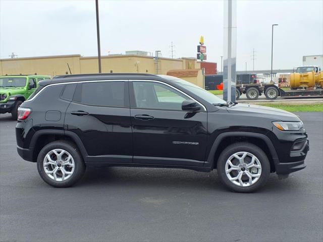 2025 Jeep Compass COMPASS LATITUDE 4X4