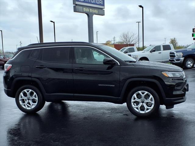 2025 Jeep Compass COMPASS LATITUDE 4X4