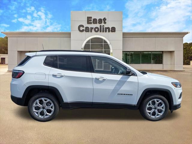 2025 Jeep Compass COMPASS LATITUDE 4X4