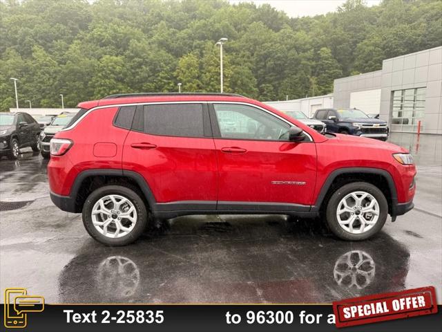 2025 Jeep Compass COMPASS LATITUDE 4X4