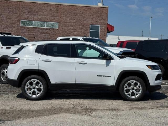 2025 Jeep Compass COMPASS LATITUDE 4X4