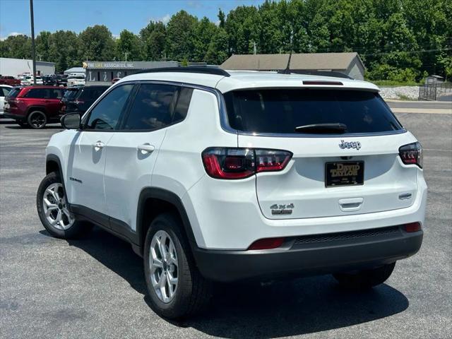 2025 Jeep Compass COMPASS LATITUDE 4X4