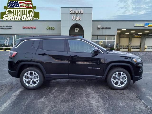 2025 Jeep Compass COMPASS LATITUDE 4X4