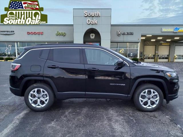 2025 Jeep Compass COMPASS LATITUDE 4X4