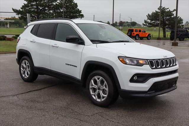 2025 Jeep Compass COMPASS LATITUDE 4X4