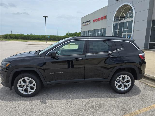 2025 Jeep Compass COMPASS LATITUDE 4X4