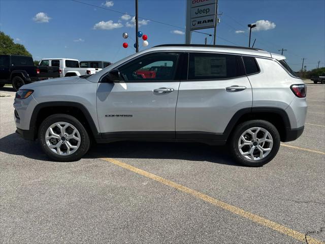 2025 Jeep Compass COMPASS LATITUDE 4X4