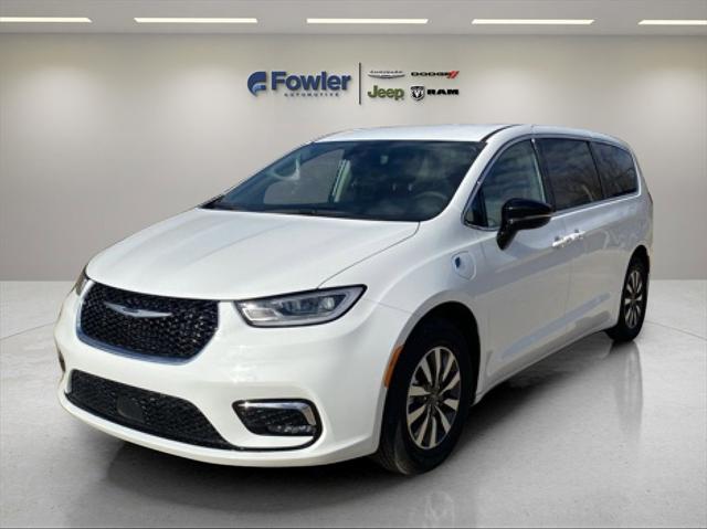 2024 Chrysler Pacifica Hybrid Select