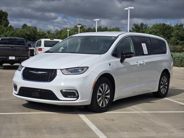 2024 Chrysler Pacifica Hybrid Select