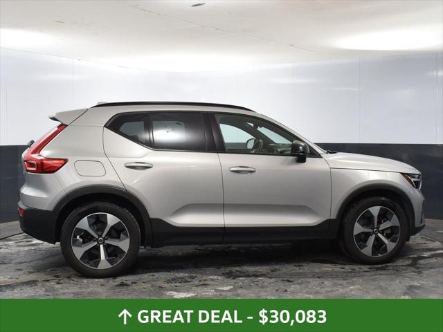 2023 Volvo XC40 B5 Plus Dark Theme