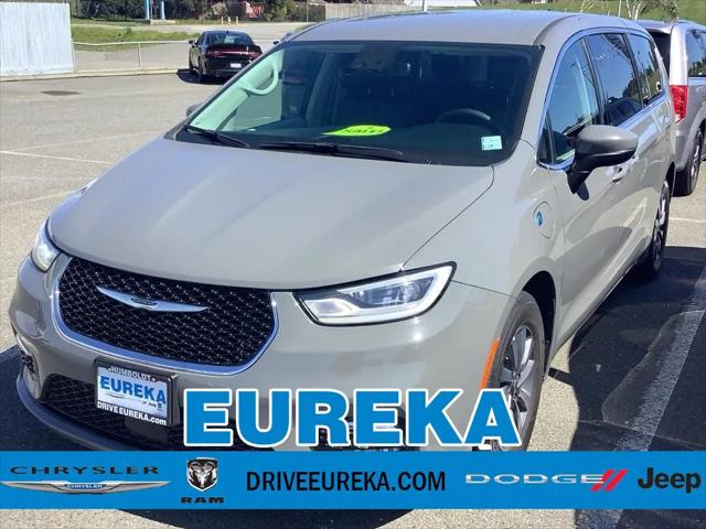 2023 Chrysler Pacifica Hybrid Touring L