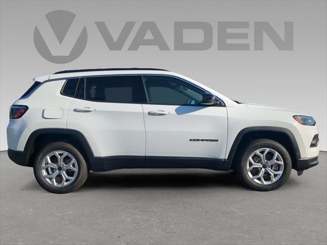 2025 Jeep Compass COMPASS LATITUDE 4X4