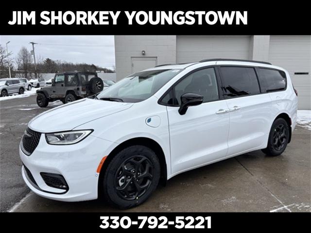 2025 Chrysler Pacifica Hybrid PACIFICA PLUG-IN HYBRID S APPEARANCE