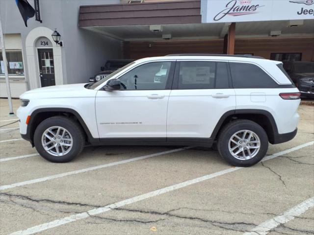 2025 Jeep Grand Cherokee GRAND CHEROKEE LAREDO X 4X4