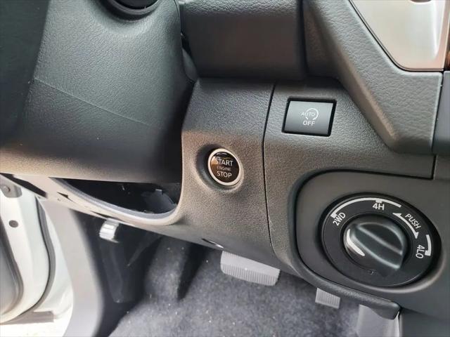 2025 Nissan Frontier Crew Cab SV 4x4