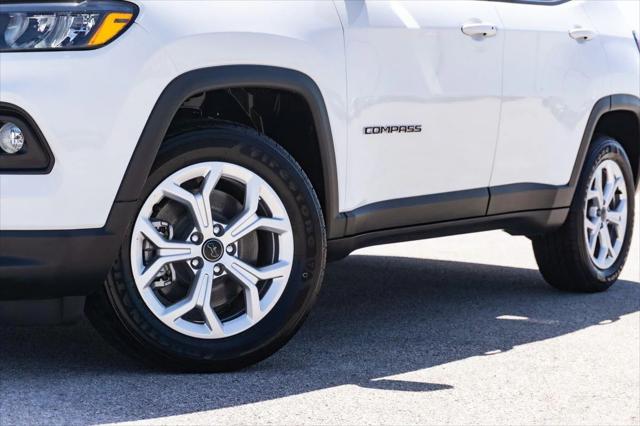 2025 Jeep Compass COMPASS LATITUDE 4X4