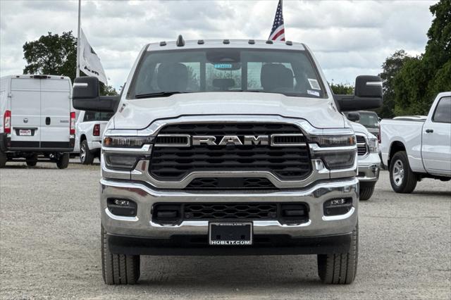 2025 RAM Ram 3500 RAM 3500 TRADESMAN CREW CAB 4X4 64 BOX