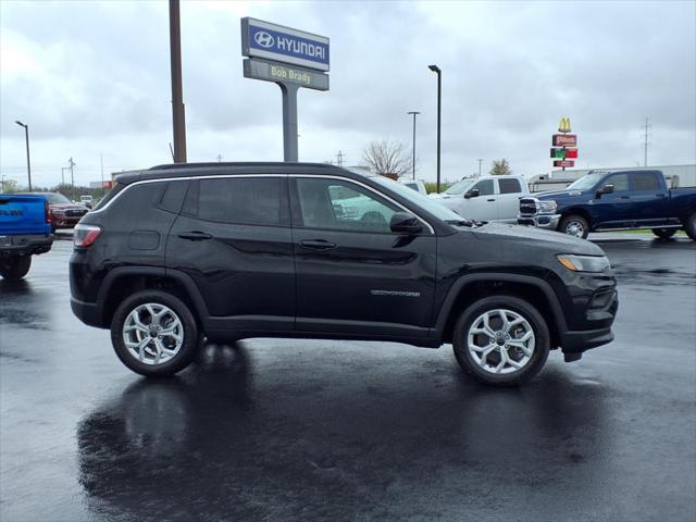 2025 Jeep Compass COMPASS LATITUDE 4X4
