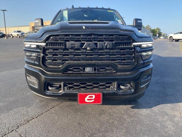 2025 RAM Ram 3500 RAM 3500 LIMITED CREW CAB 4X4 8 BOX