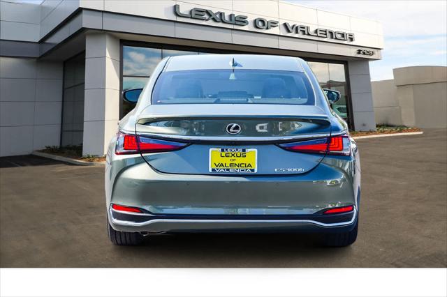 2025 Lexus ES 300h FWD