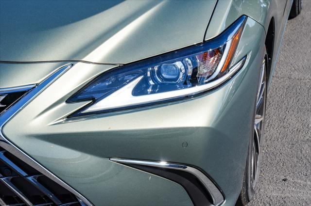 2025 Lexus ES 300h FWD