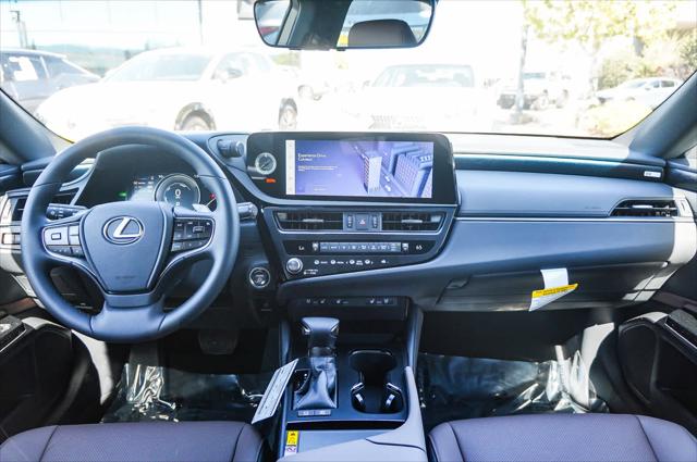2025 Lexus ES 300h FWD
