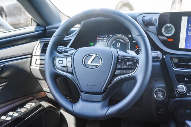 2025 Lexus ES 300h FWD
