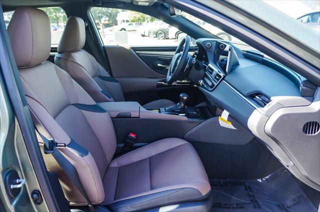 2025 Lexus ES 300h FWD