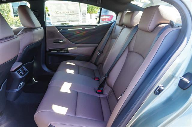 2025 Lexus ES 300h FWD