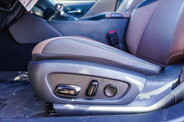 2025 Lexus ES 300h FWD