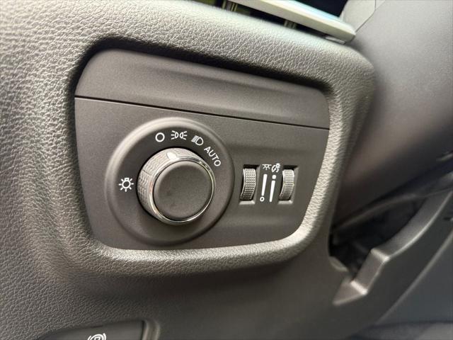 2025 Jeep Grand Cherokee GRAND CHEROKEE L LAREDO 4X4