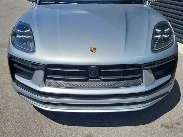2025 Porsche Macan T
