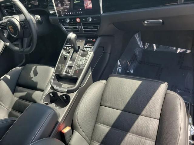 2025 Porsche Macan T