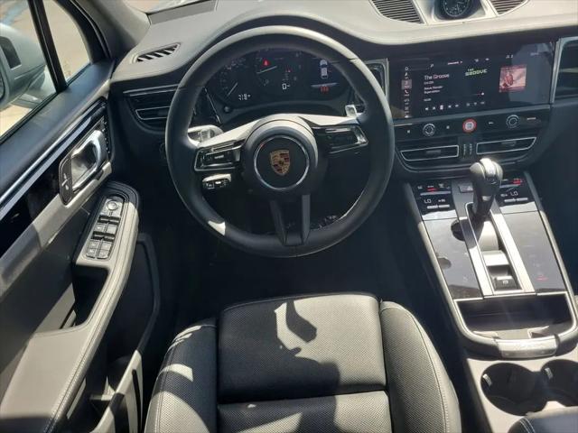 2025 Porsche Macan T