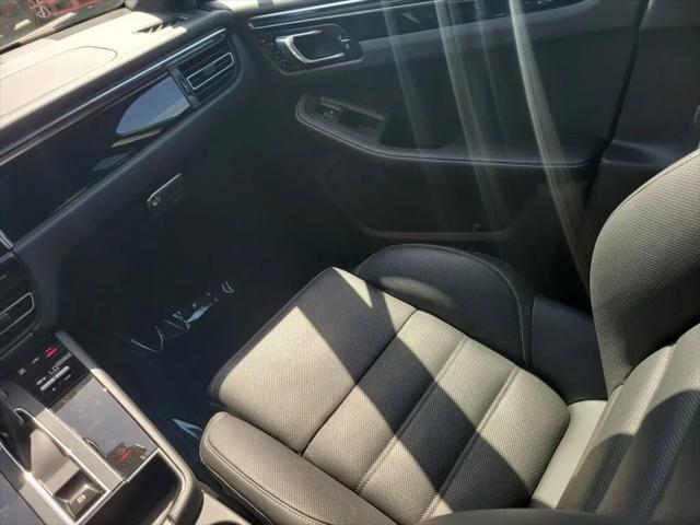 2025 Porsche Macan T