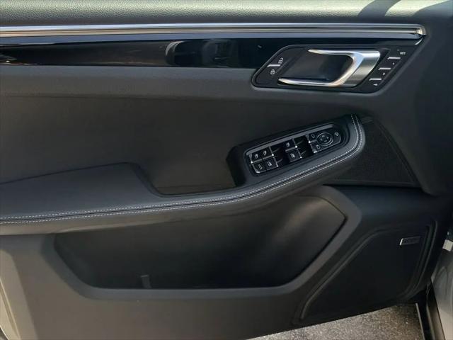 2025 Porsche Macan T