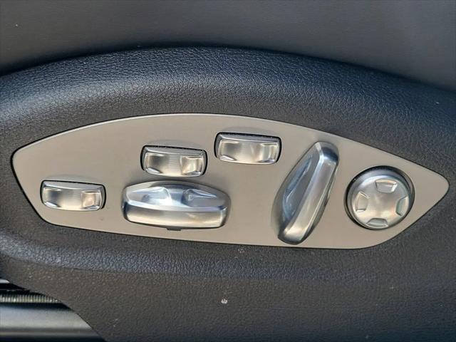 2025 Porsche Macan T