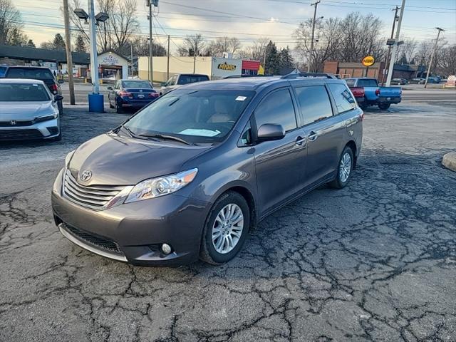 2017 Toyota Sienna XLE 8 Passenger