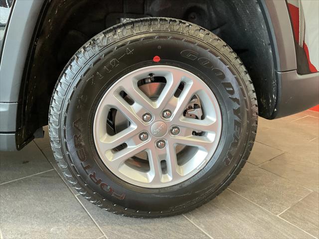 2025 Jeep Grand Cherokee GRAND CHEROKEE LAREDO 4X4