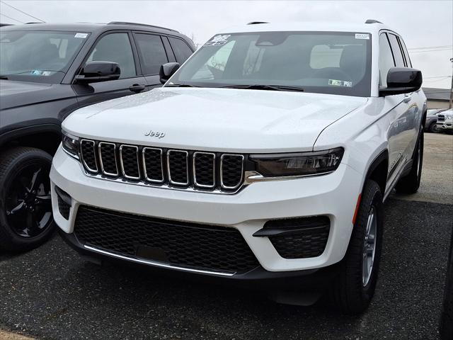 2025 Jeep Grand Cherokee GRAND CHEROKEE LAREDO 4X4