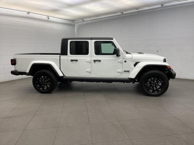 2025 Jeep Gladiator GLADIATOR NIGHTHAWK 4X4