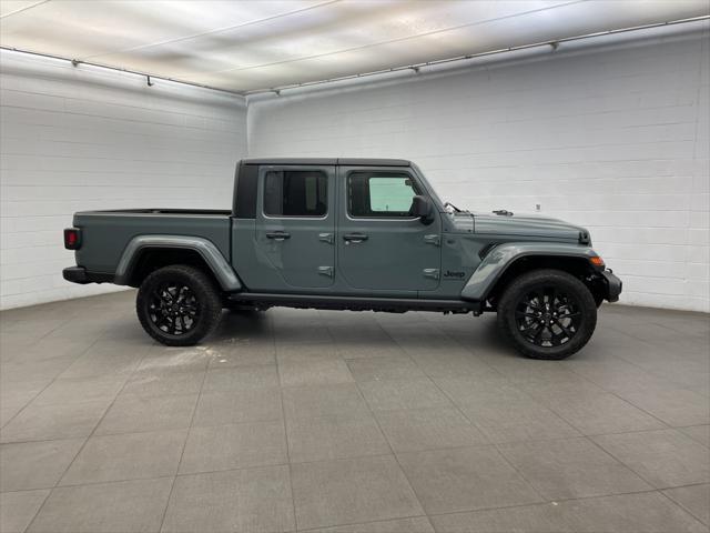 2025 Jeep Gladiator GLADIATOR NIGHTHAWK 4X4